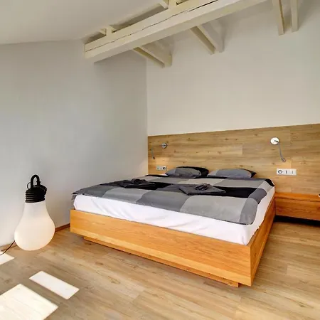 Tadeas Apartamento Stožec