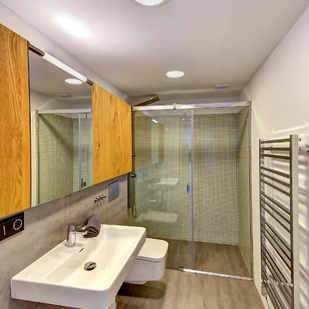 Tadeas Apartamento *